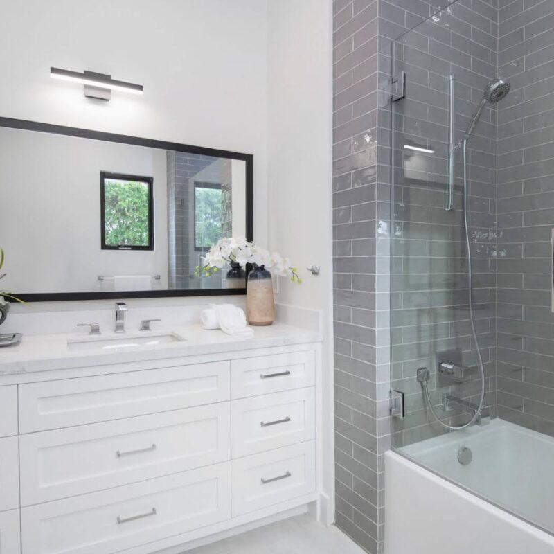 Planning on hiring bathroom remodeling contractors? Here’s what to ask a contractor when remodeling a bathroom.